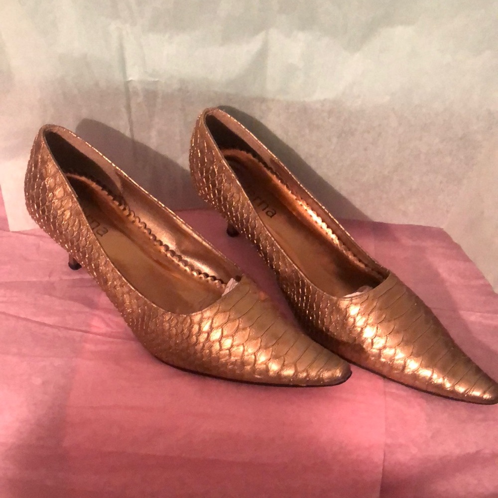 Verna matte gold snake kitty heels